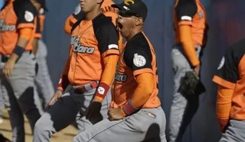 Cuba: pelotero recibe batazo en pelea en partido de béisbol 