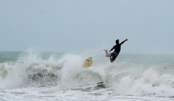 Matthew se debilita a categoría 3 cerca de la costa de Florida 