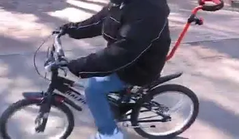 Un hombre cruza Los Andes en bicicleta con su hijo que padece de autismo