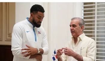 Presidente Abinader felicita a Towns por título NBA
