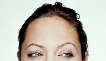 La sangrienta foto de Angelina Jolie que se ofrece por 60.000 dólares