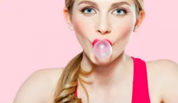 Estas son las consecuencias de masticar chicle