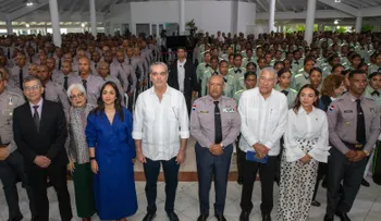 Abinader preside histórica graduación de 1,016 nuevos policías bajo reforma