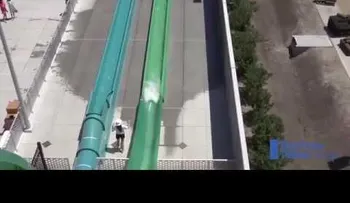 Un niño sufre un terrible golpe en un tobogán de agua y su  familia demanda  el parque