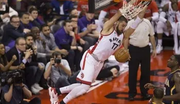 Valanciunas anota 23 y Raptors ganan al fin en playoffs