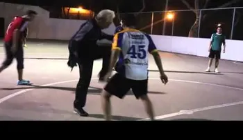 Video: Nunca subestimes a un abuelo en un partido de fútbol