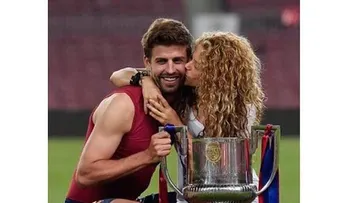 Piqué baila y canta para Shakira, la mujer de su vida