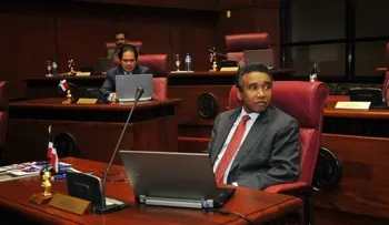 Félix Bautista somete al director y propietario de la Z-101 por difamación