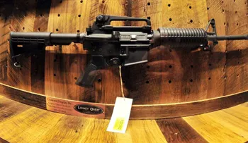 Walmart dejará de vender rifles AR-15 y armas similares