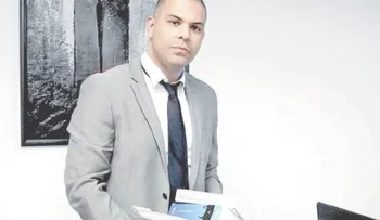 Martis, un criollo que lucha a favor de los latinos en Holanda