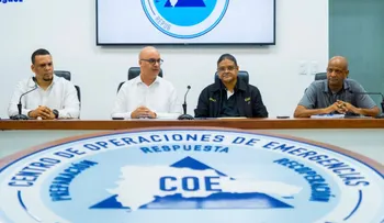 Ministro Igor Rodríguez visita el COE para dar seguimiento a la vaguada; 28 provincias en alerta