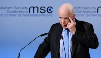 McCain: Lo primero que los dictadores hacen es acallar a la prensa
