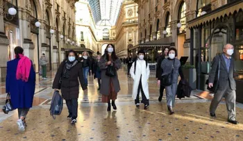 Lombardía multará con 400 euros a quienes no se protejan del coronavirus usando mascarillas 
