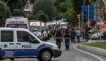 Ataque con carro bomba en Turquía deja varios muertos