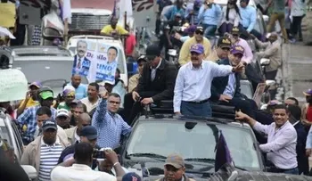Danilo Medina realiza caravana en Santo Domingo Oeste y municipios del Sur