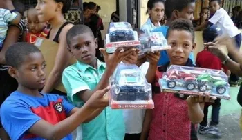 Fundación entrega juguetes a niños de escasos recursos