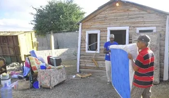Se produce enfrentamientos en desalojo de familias ocupaban solares 