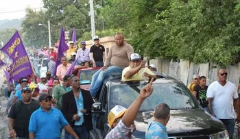 Rafael Hidalgo realiza marcha caravana en busca de ser el próximo alcalde de Azua