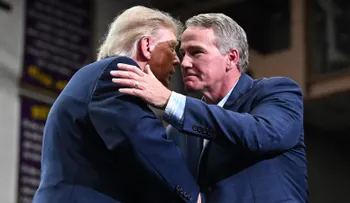 Trump defiende terreno republicano inesperado a cuatro semanas de las elecciones intermedias