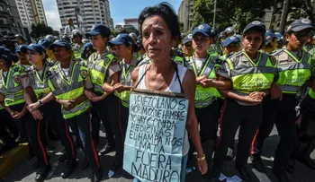 En Venezuela, oposición y gobierno marchan en el Día de la democracia