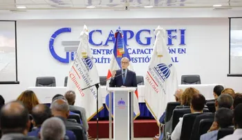 Max Puig aborda cambio climático en la Contraloría