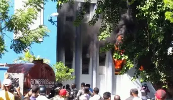 Incendio destruye depósito de armas de la PN en Azua