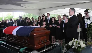 Sepultan restos de Morales Troncoso