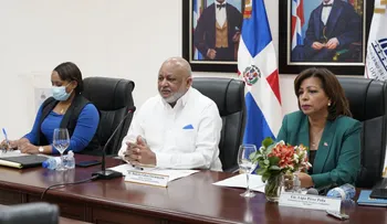 Consejo Nacional de Educación aprueba uso de libros digitales en los centros educativos a nivel nacional