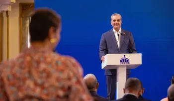 Abinader presenta en LA Semanal los reconocimientos, reuniones y acuerdos durante su viaje a Francia, Suiza y Brasil