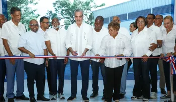 Abinader entrega polideportivo tras más de 60 años de espera en Villa Mella