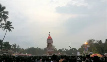 Al menos 60 muertos y 200 heridos en incendio en un templo en la India