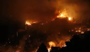 Al menos siete muertos en incendio en el puerto Valparaiso en Chile 