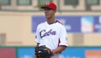 Dodgers finaliza contrato por US$30 millones con lanzador Yaisel Sierra