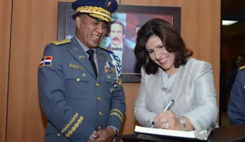Vicepresidenta y jefe PN inauguran oficina  de Atención a Violencia Intrafamiliar
