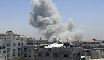 Al menos 14 muertos tras bombardeo israelí contra campamento de desplazados en Gaza