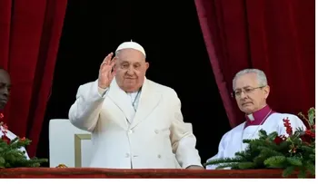 Papa pide callar las armas en la "martirizada Ucrania"