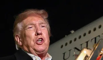 Trump dice que aprobaría el ingreso de Flávio Bolsonaro y su familia a EE.UU. y tilda de "terrible" el proceso electoral brasileño