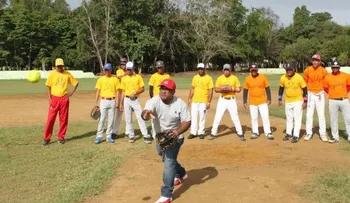 Cronistas Deportivos clasifican a finales torneo softbol de la comunicación