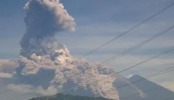 Volcán de Fuego hace erupción en Guatemala 