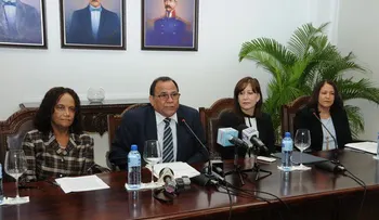 Suspenden director distrito escolar por realizar actividades políticas en escuela (VIDEO)