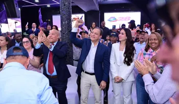 Abel Martínez juramenta equipo político en Nueva York