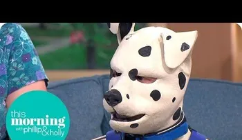 Hombre que vive como perro quiere ser la 1ra persona "transespecie"
