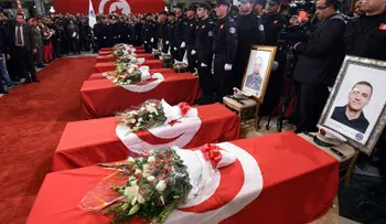 ISIS se atribuye explosión de bus en Túnez que dejó 15 muertos