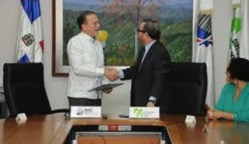 Industria y Comercio e Impuestos Internos firman convenio para capacitar PYMES