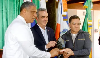 En visita histórica, presidente Abinader sostiene almuerzo con policías en Hatillo, San Cristóbal
