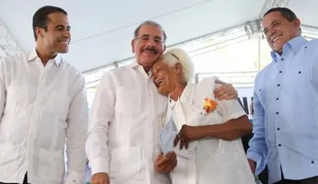 Presidente Medina abre crédito a 510 familias en Peravia; entrega títulos definitivos