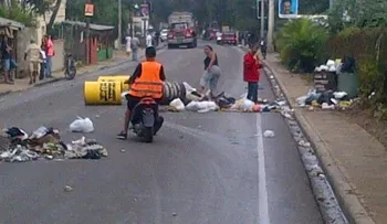 Comunidades protestan en demanda de obras