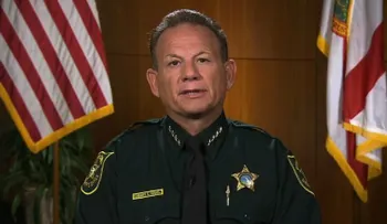 Sheriff de Florida dice que no renunciará pese a las críticas por la respuesta al tiroteo