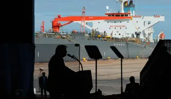Trump afirma que Venezuela regaló a EE.UU. un millón de barriles de petróleo y genera confusión sobre el acuerdo