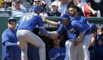 Azulejos vencen 4-3 a Boston con cuatro carreras en la 8va